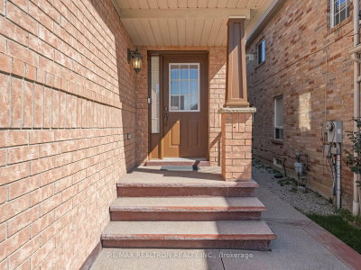 4841 Apple Blossom Circle • Mississauga, ON photo 3