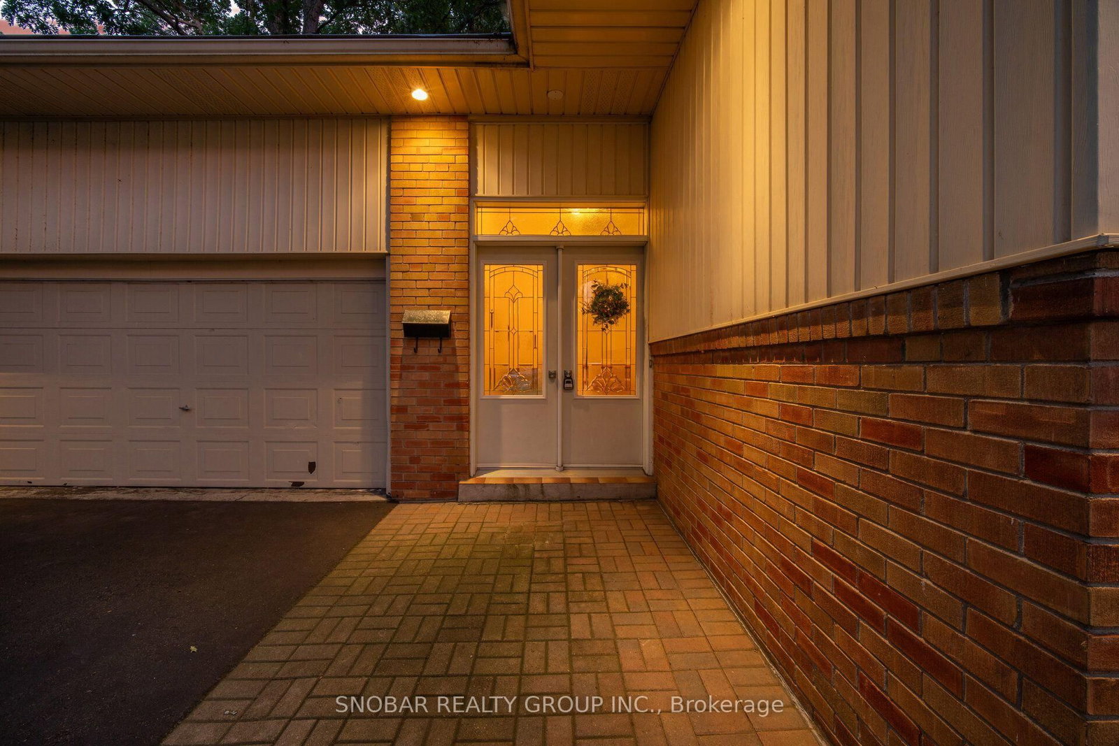 1408 Ballyclare Drive • Mississauga, ON photo 3