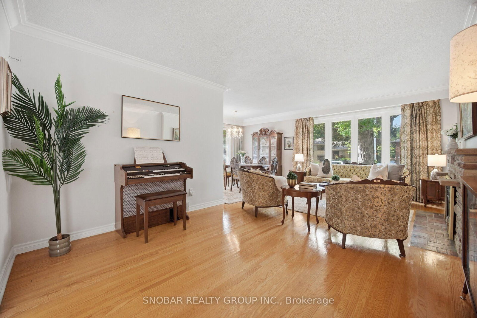 1408 Ballyclare Drive • Mississauga, ON photo 5