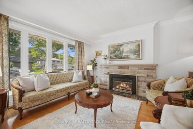 1408 Ballyclare Drive • Mississauga, ON photo 7