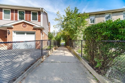 12 Ladin Drive • Brampton, ON photo 3