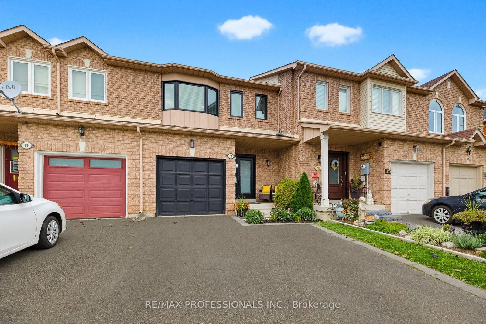 21 Waterbury Street • Caledon, ON photo 2