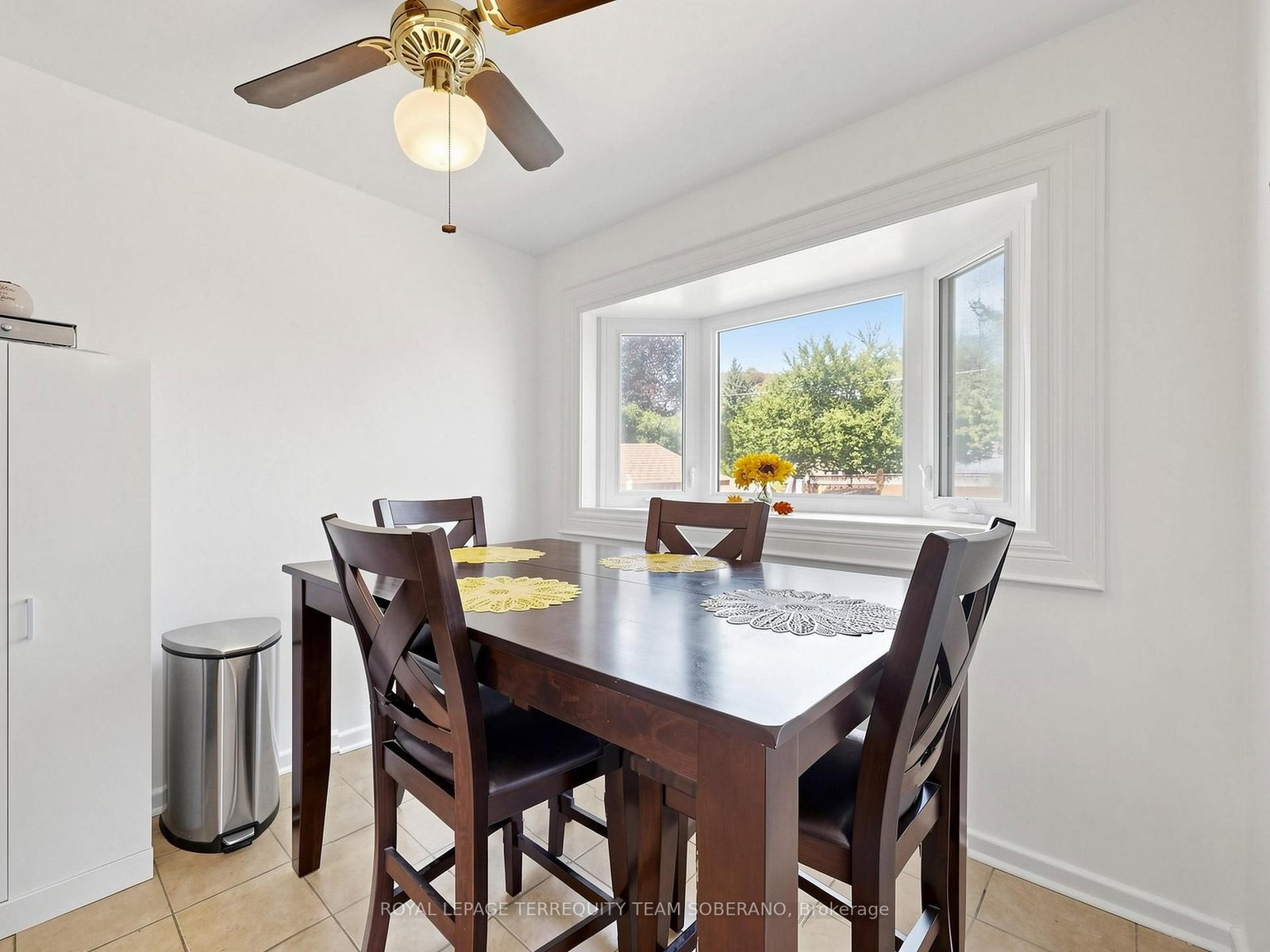 16 Clearbrooke Circle • Toronto, ON photo 17