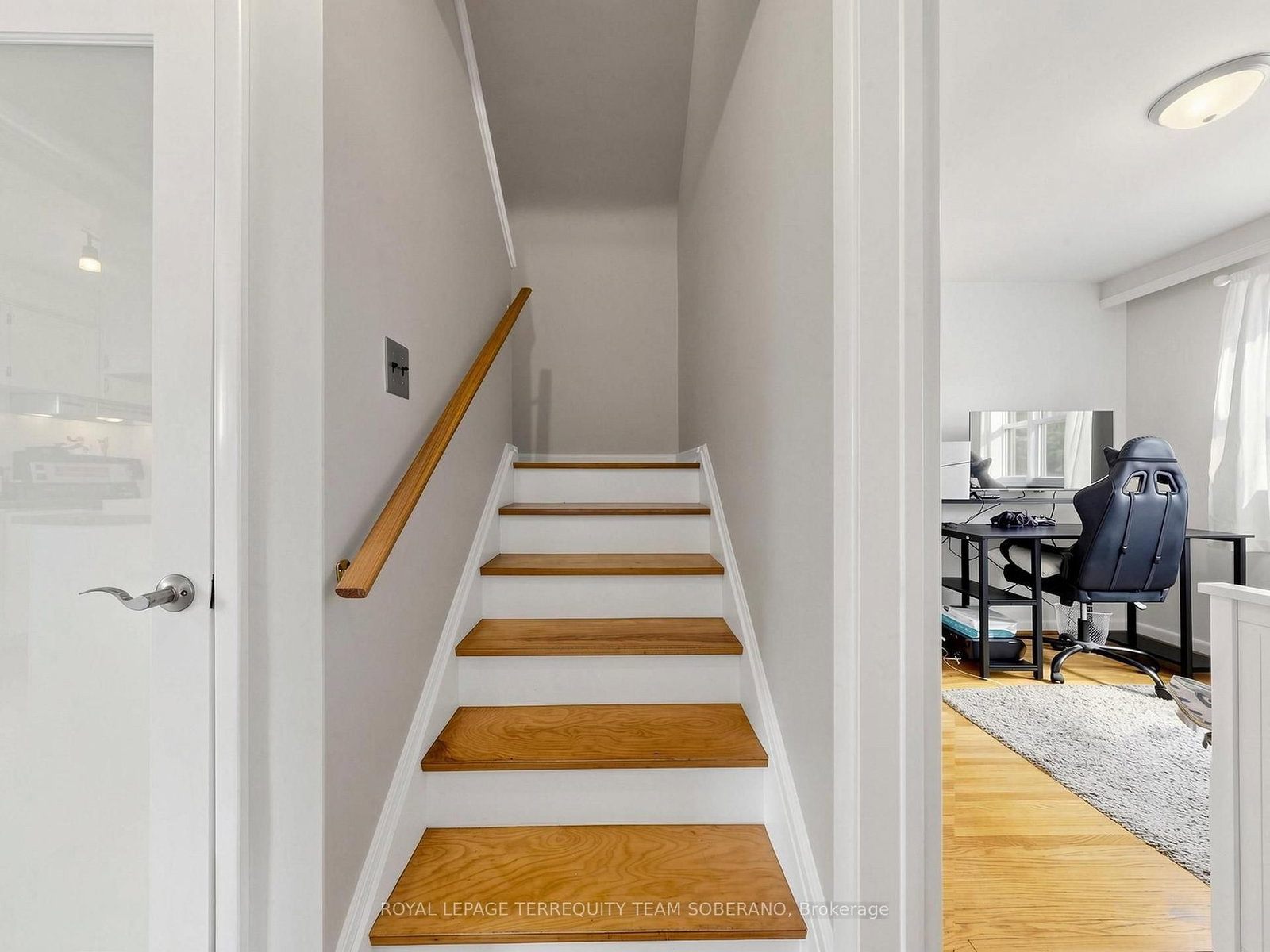 16 Clearbrooke Circle • Toronto, ON photo 23
