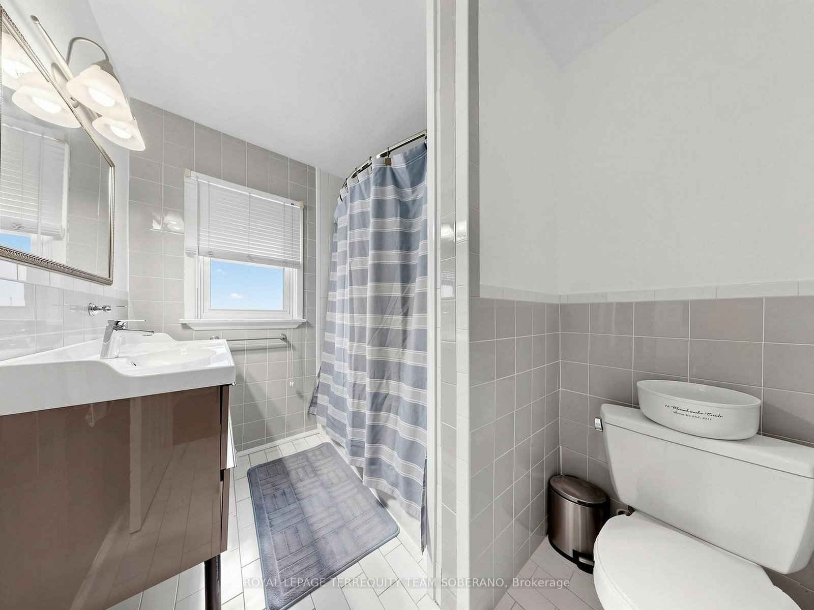 16 Clearbrooke Circle • Toronto, ON photo 28