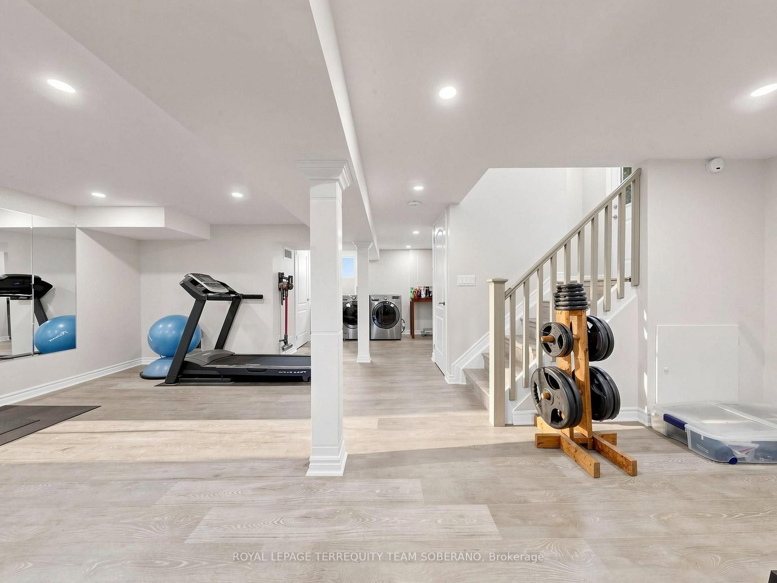 16 Clearbrooke Circle • Toronto, ON photo 32