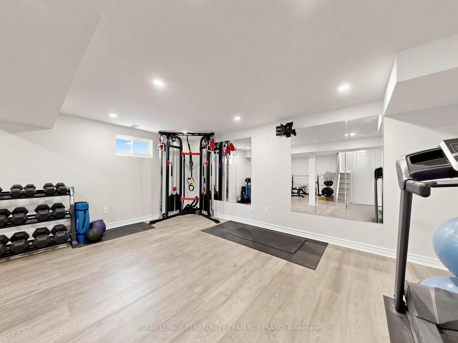 16 Clearbrooke Circle • Toronto, ON photo 35