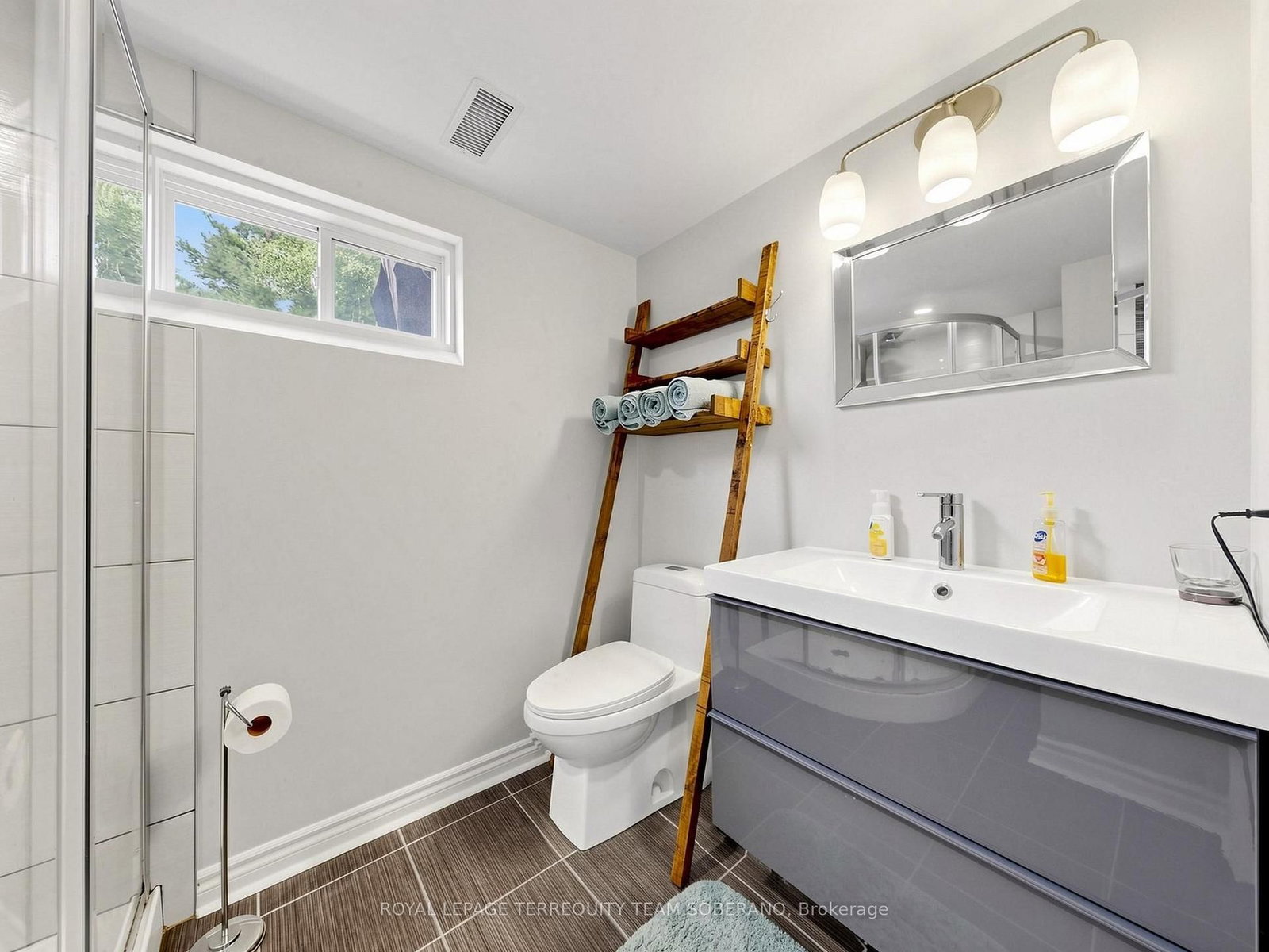 16 Clearbrooke Circle • Toronto, ON photo 37