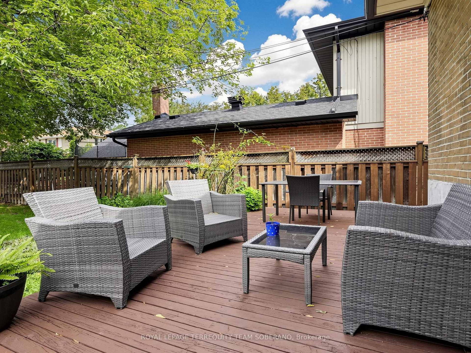 16 Clearbrooke Circle • Toronto, ON photo 44