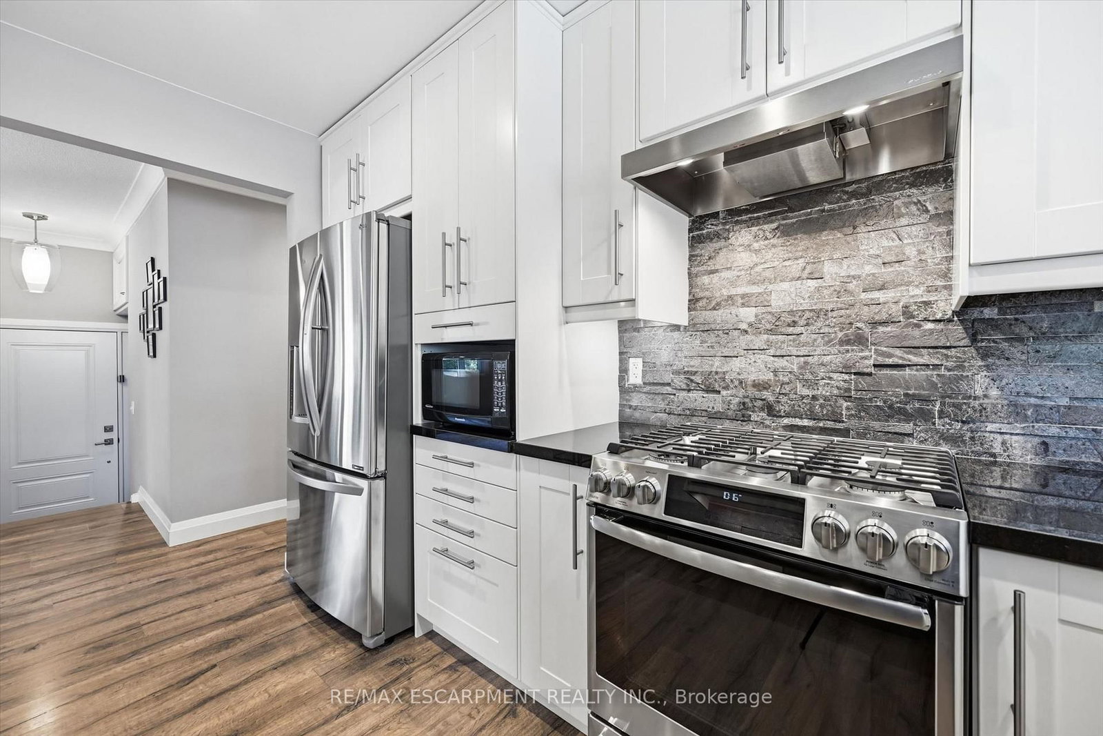 2120 Cavendish Drive • Burlington, ON photo 10