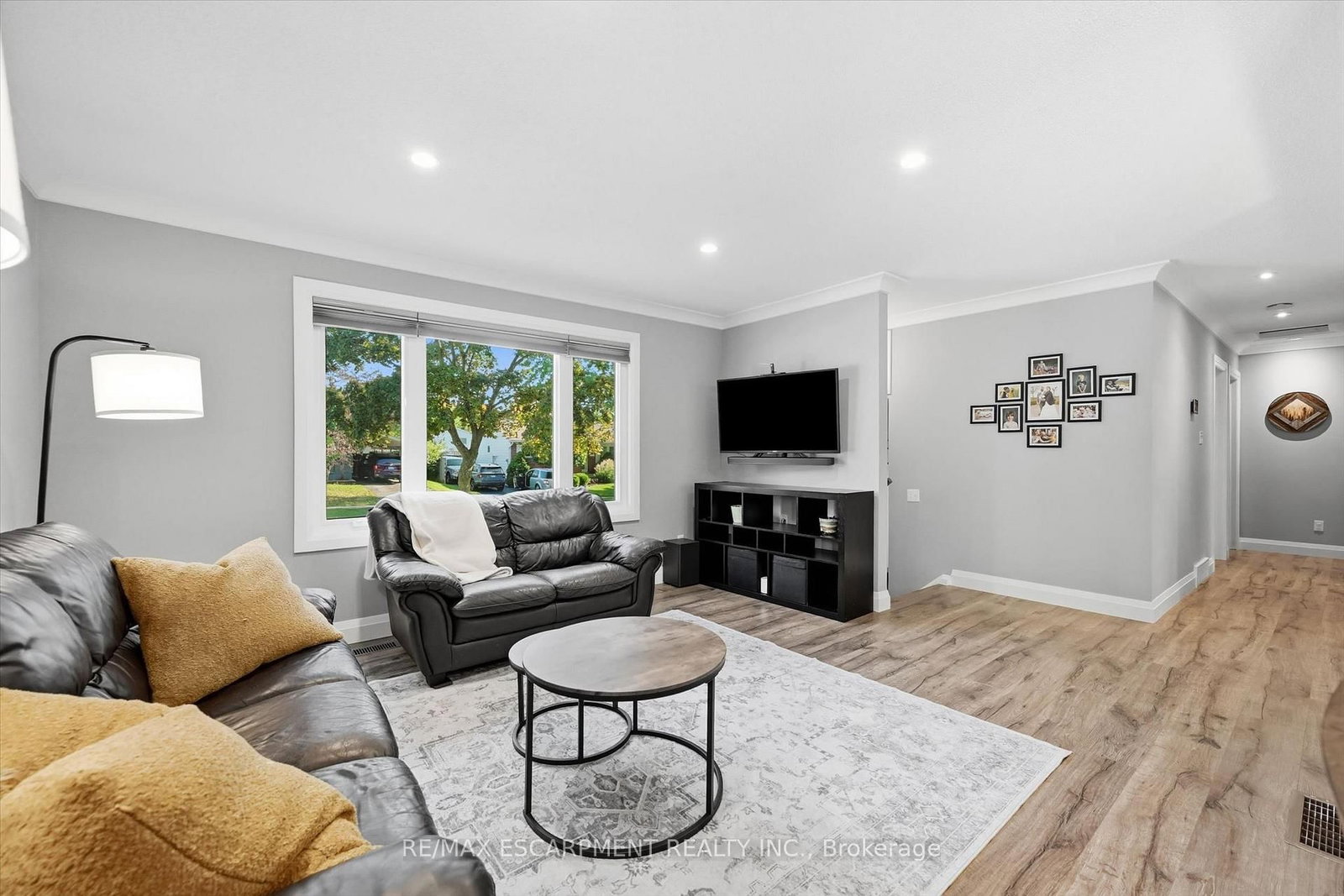 2120 Cavendish Drive • Burlington, ON photo 16