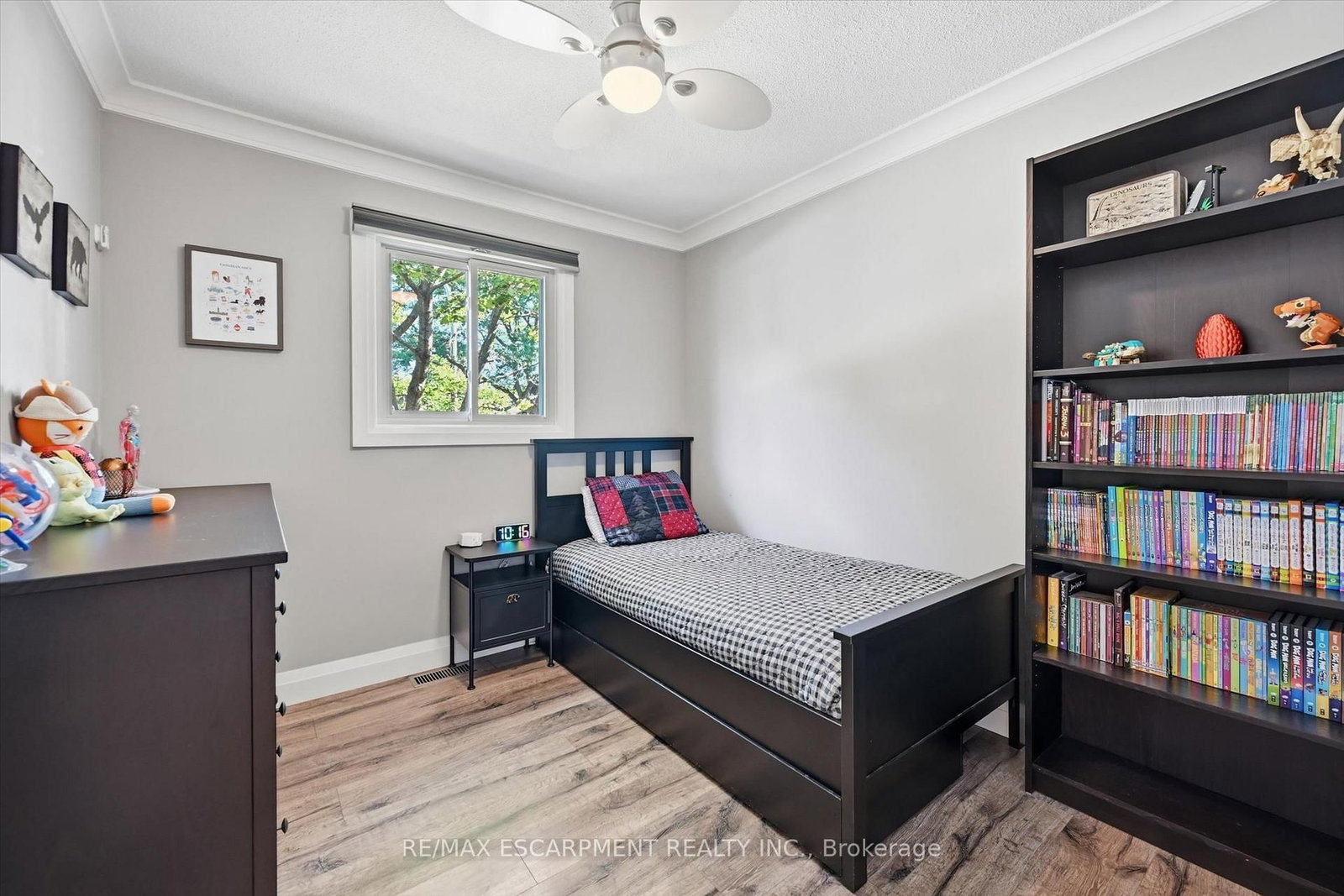 2120 Cavendish Drive • Burlington, ON photo 25