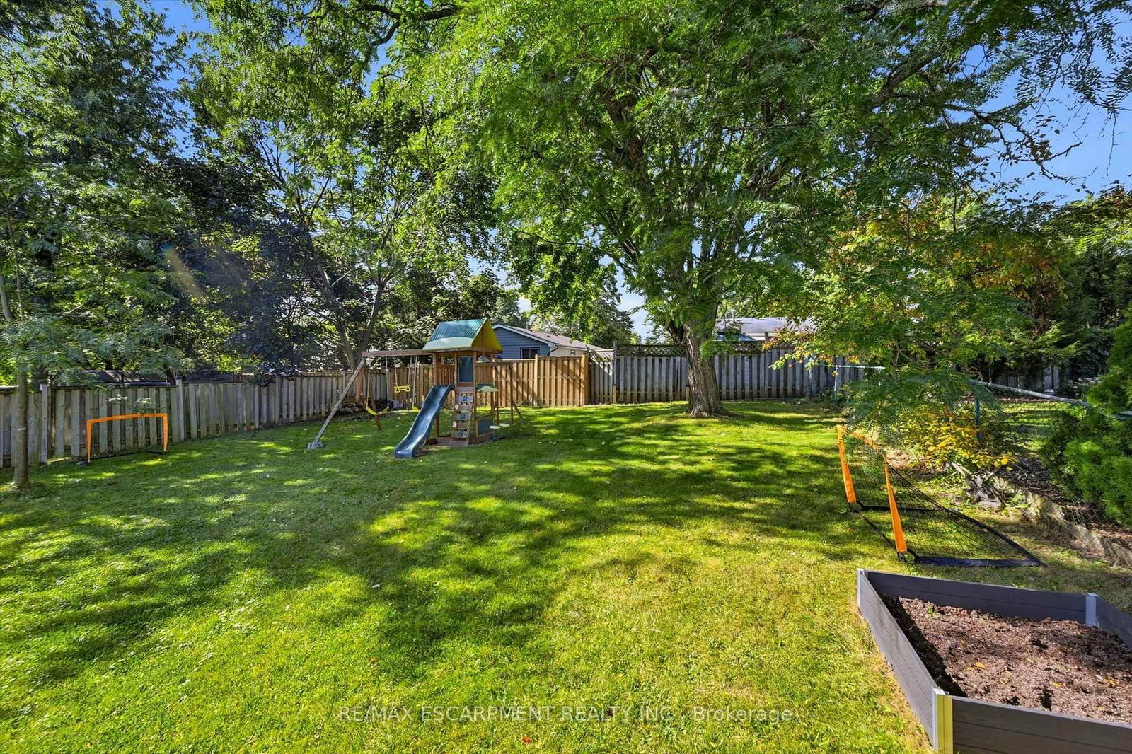 2120 Cavendish Drive • Burlington, ON photo 41
