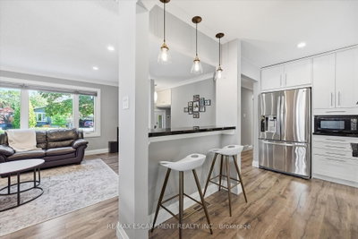 2120 Cavendish Drive • Burlington, ON photo 5