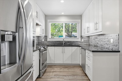 2120 Cavendish Drive • Burlington, ON photo 6