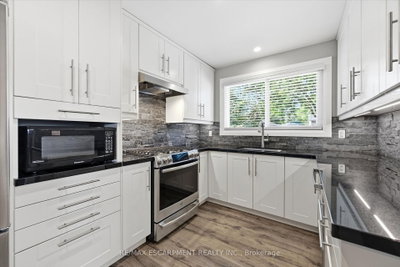 2120 Cavendish Drive • Burlington, ON photo 7