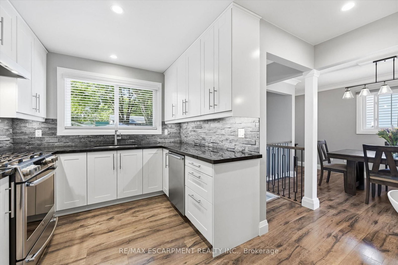 2120 Cavendish Drive • Burlington, ON photo 8