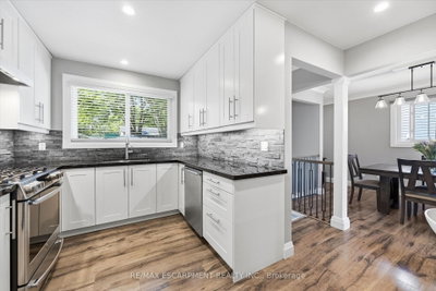 2120 Cavendish Drive • Burlington, ON photo 8