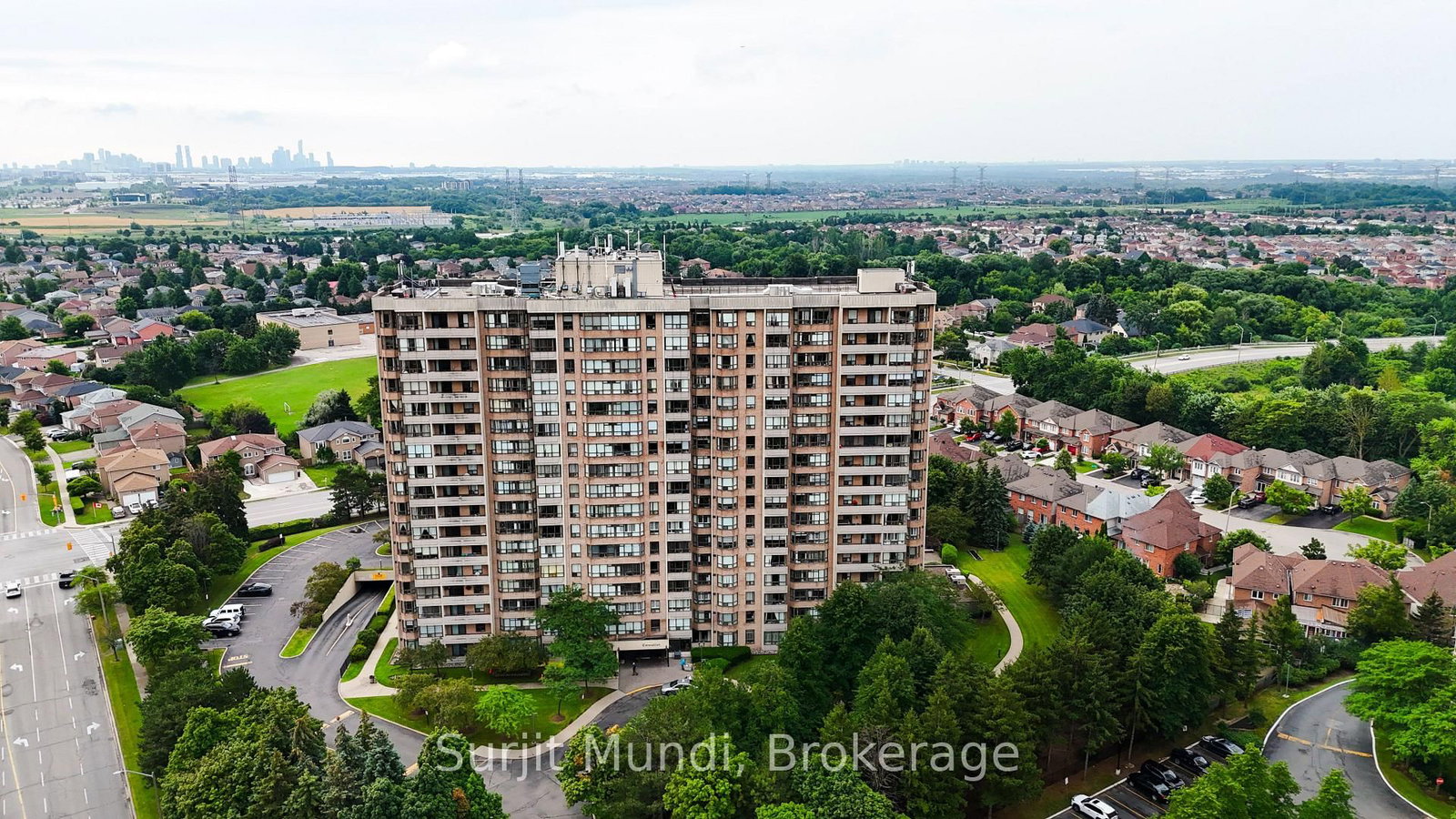 10 Malta Brampton,ON L6Y 4G6 — Photo 3
