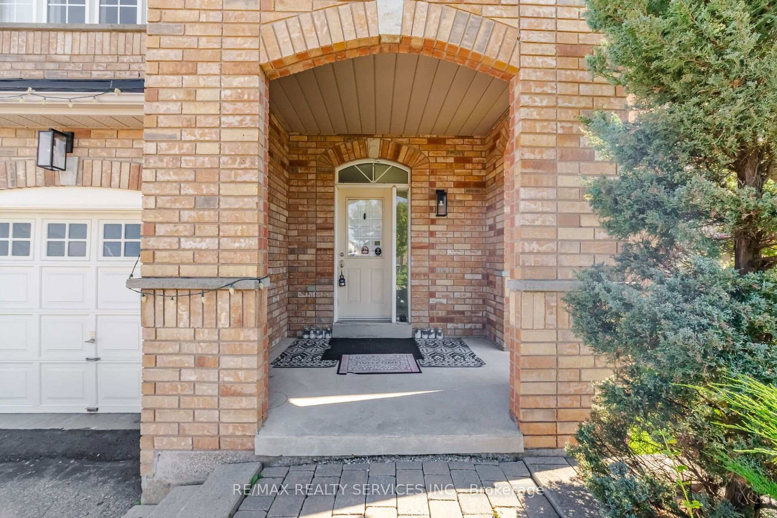 33 Sewells Lane • Brampton, ON photo 4