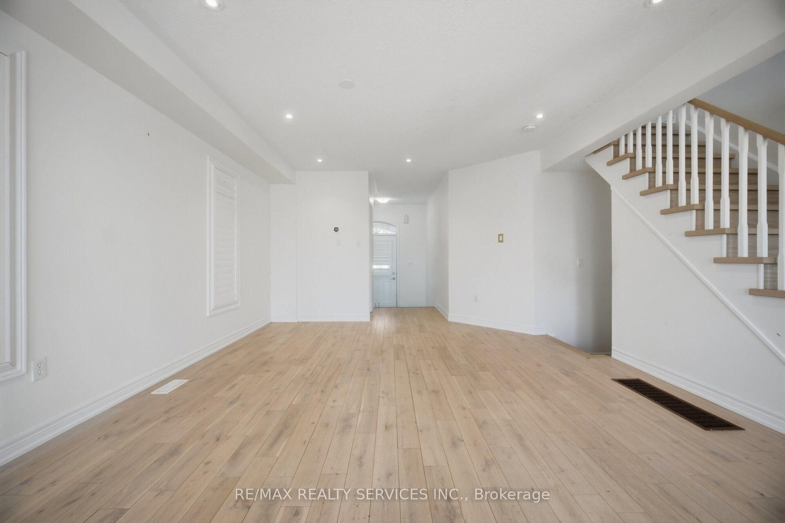 33 Sewells Lane • Brampton, ON photo 8