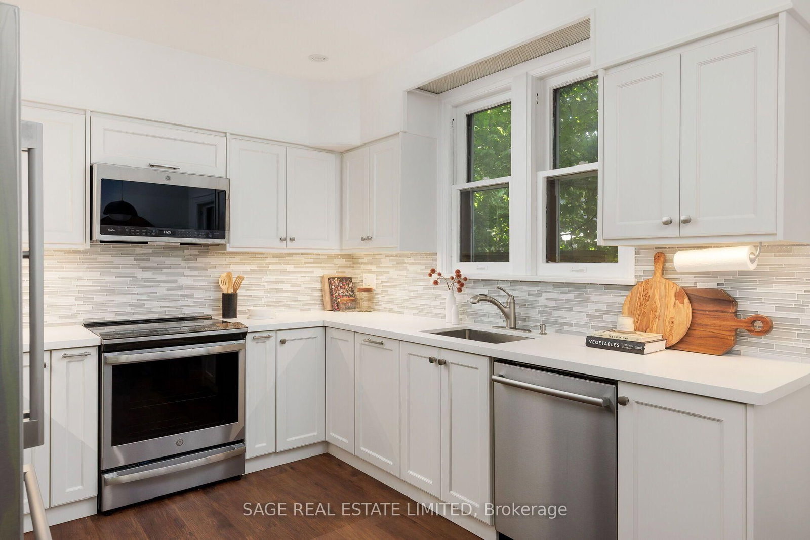 78 The Kingsway • Toronto, ON photo 16