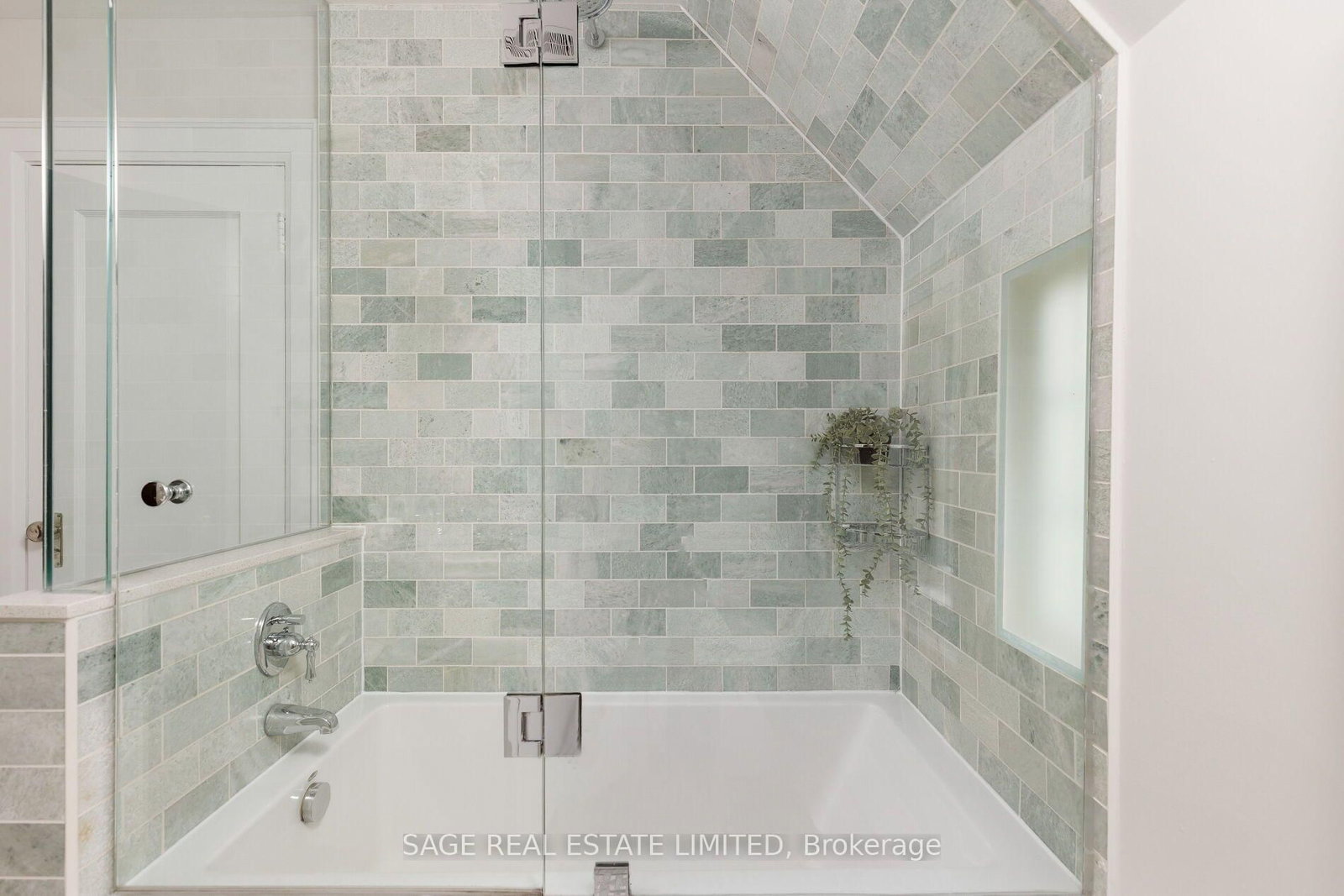 78 The Kingsway • Toronto, ON photo 37