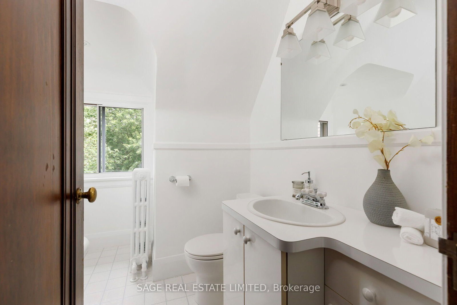 78 The Kingsway • Toronto, ON photo 45
