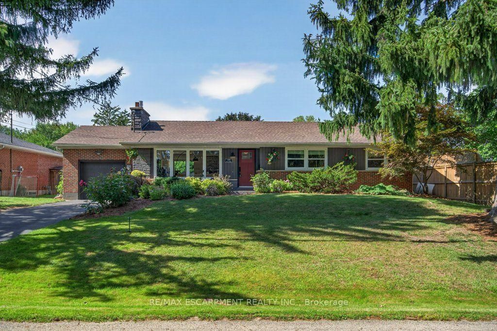 395 Lark Avenue • Burlington, ON photo 1