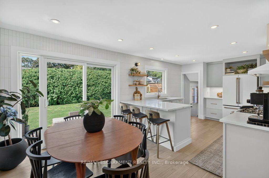 395 Lark Avenue • Burlington, ON photo 11