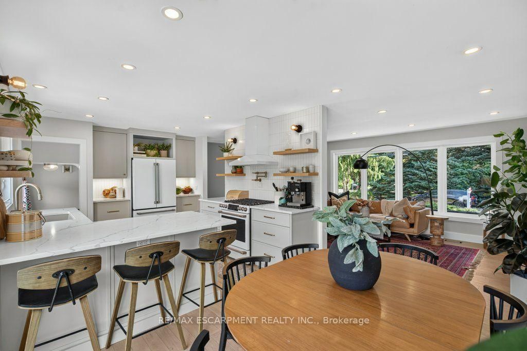 395 Lark Avenue • Burlington, ON photo 12