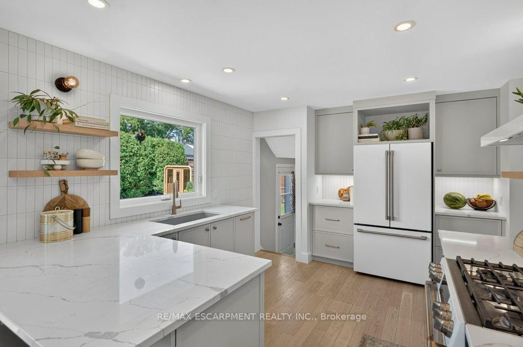 395 Lark Avenue • Burlington, ON photo 14
