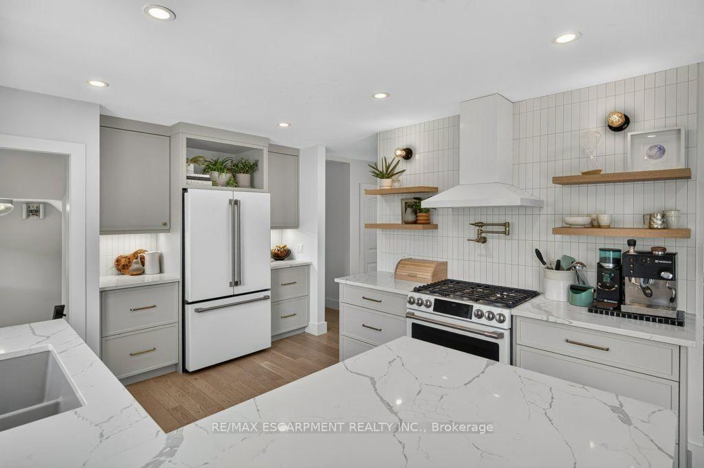 395 Lark Avenue • Burlington, ON photo 15