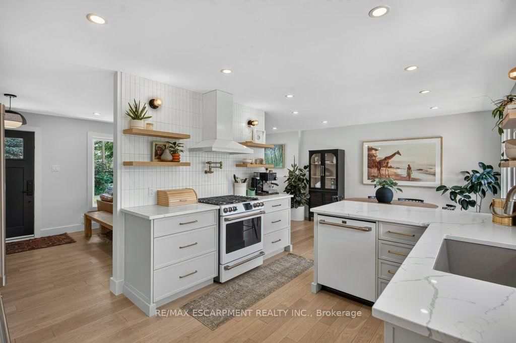 395 Lark Avenue • Burlington, ON photo 17