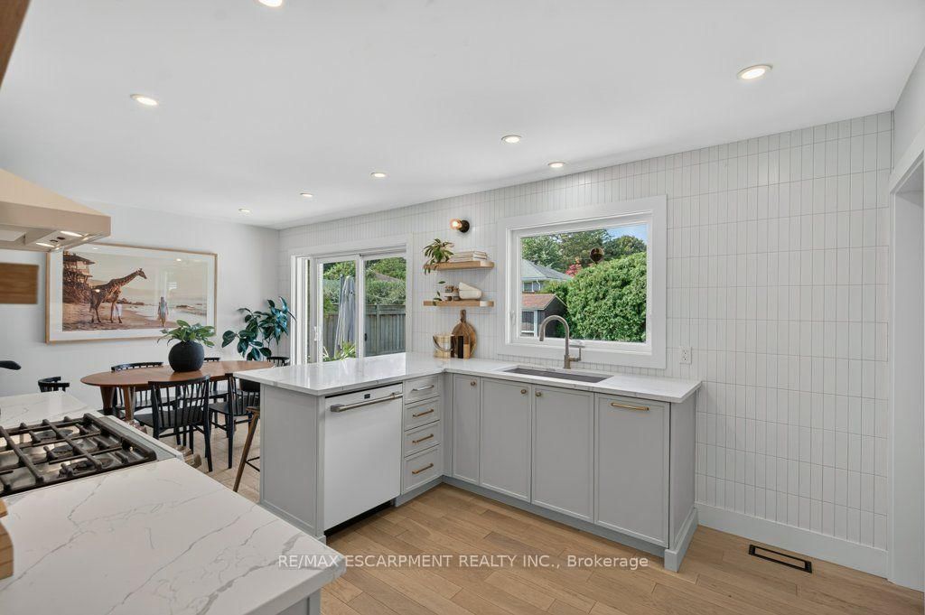 395 Lark Avenue • Burlington, ON photo 18