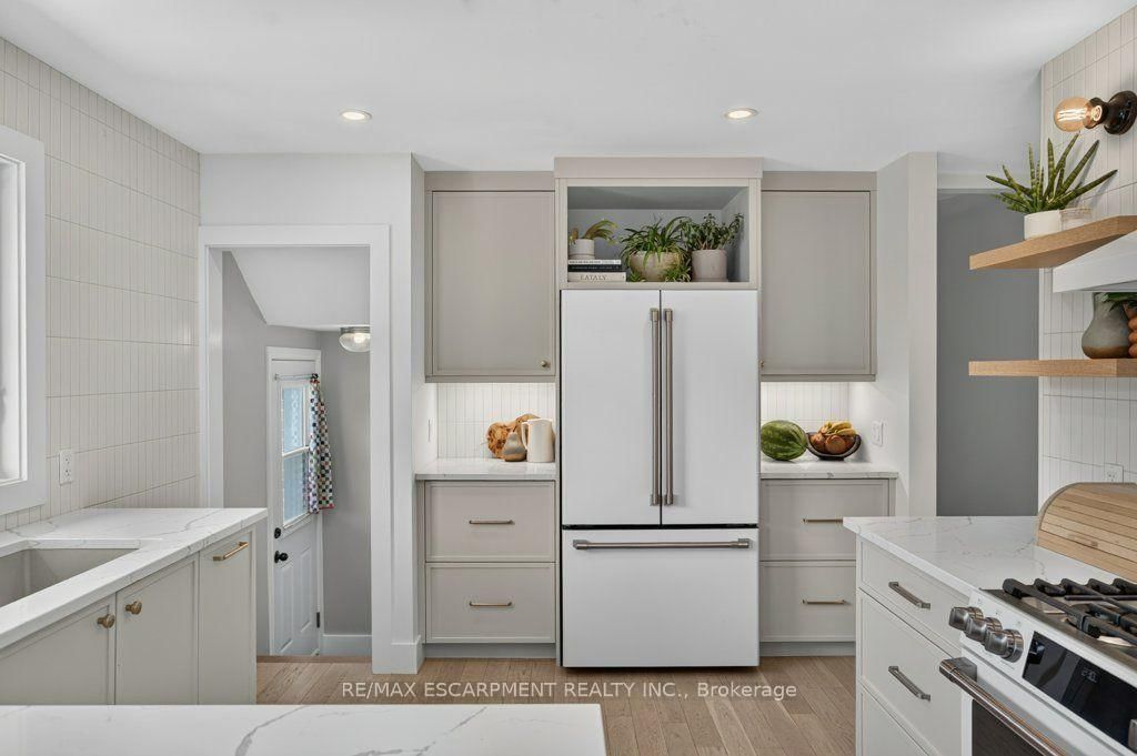 395 Lark Avenue • Burlington, ON photo 19