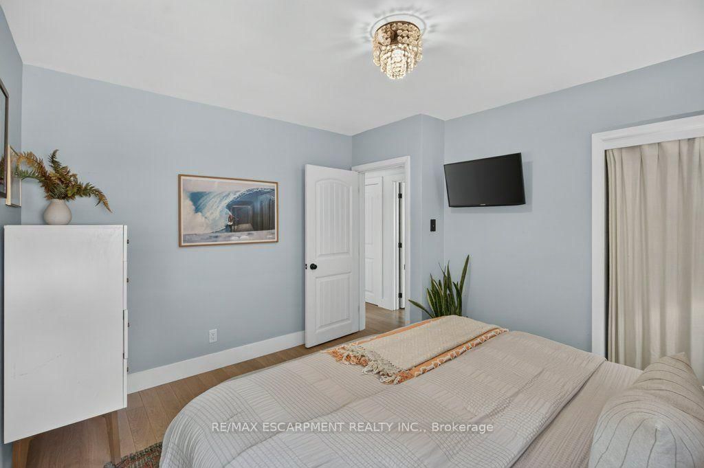 395 Lark Avenue • Burlington, ON photo 21