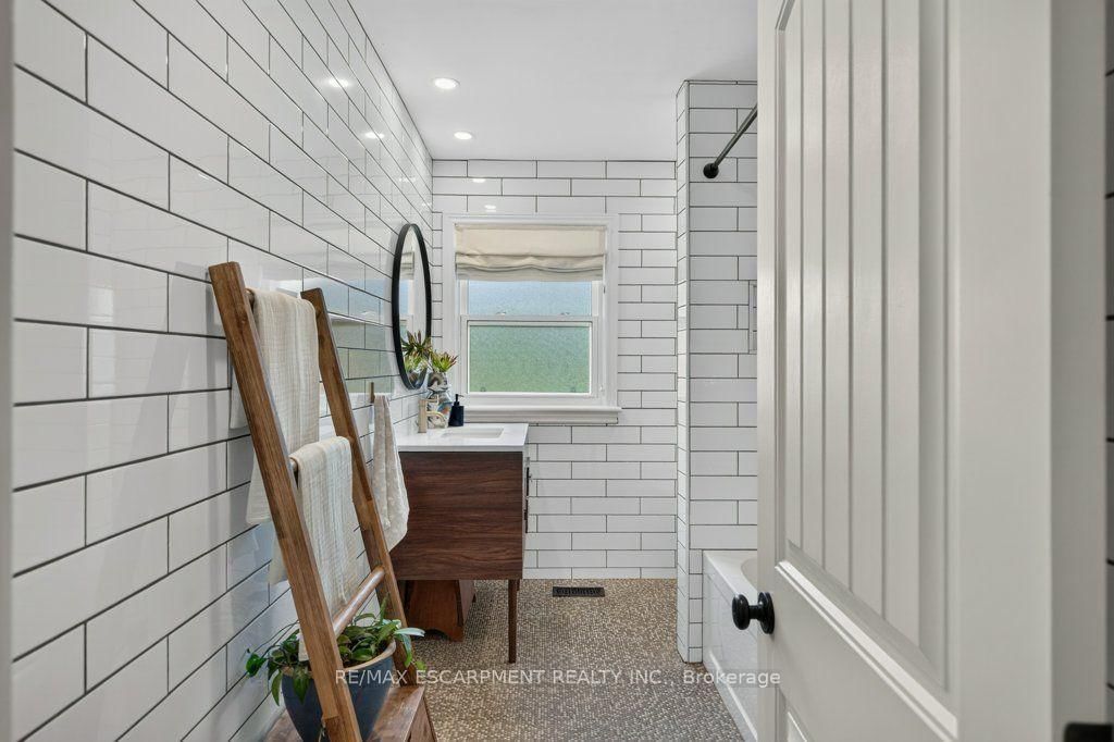 395 Lark Avenue • Burlington, ON photo 25