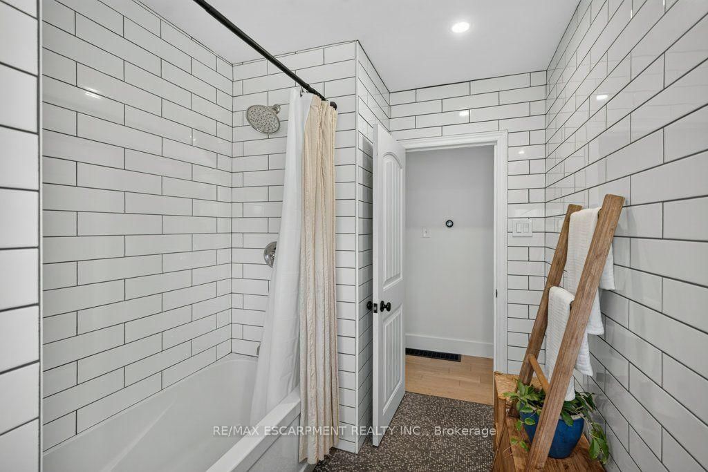 395 Lark Avenue • Burlington, ON photo 27