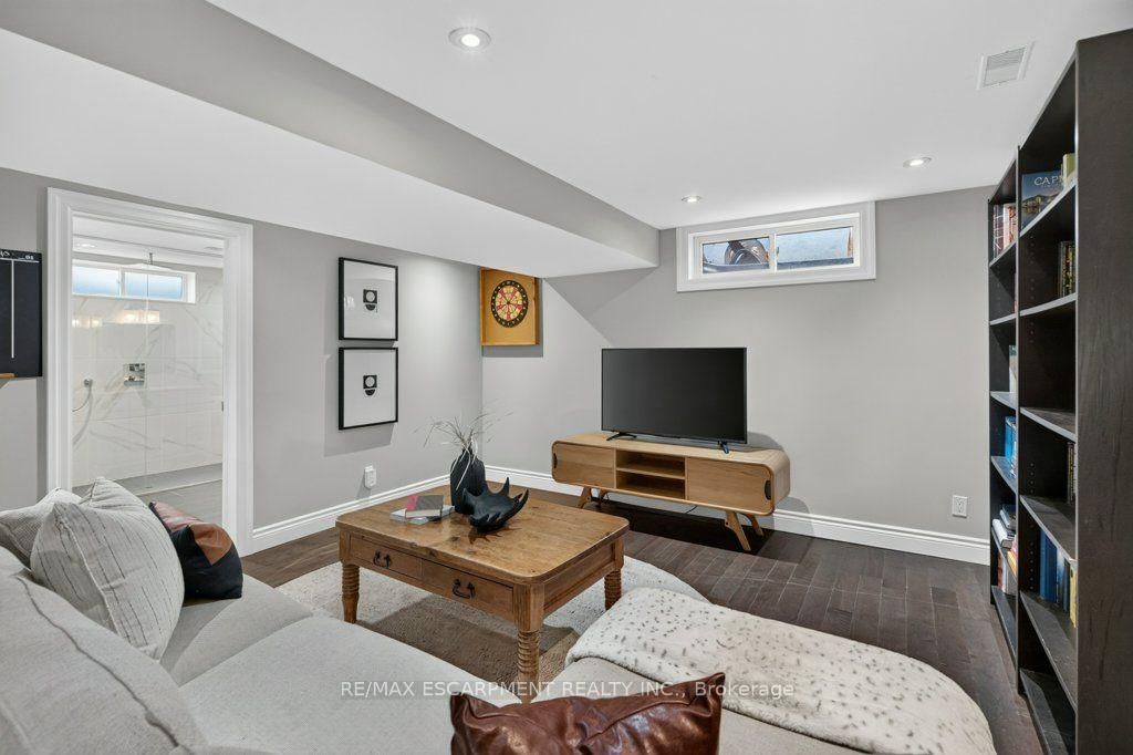 395 Lark Avenue • Burlington, ON photo 31