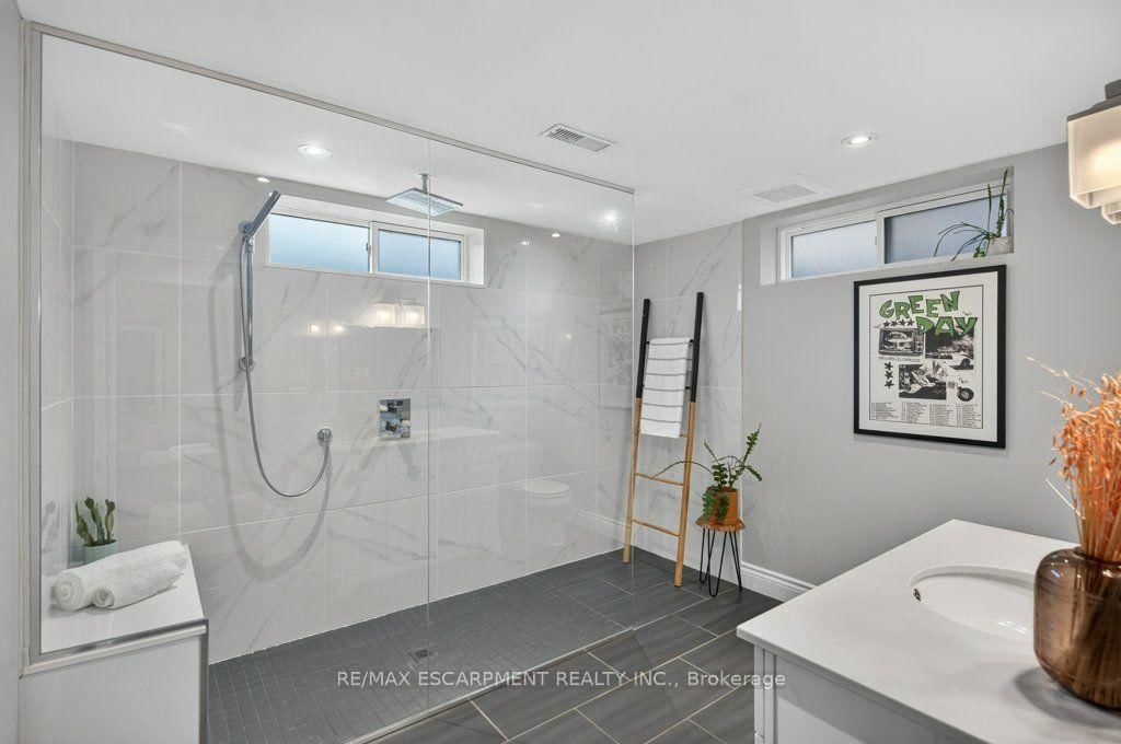 395 Lark Avenue • Burlington, ON photo 35