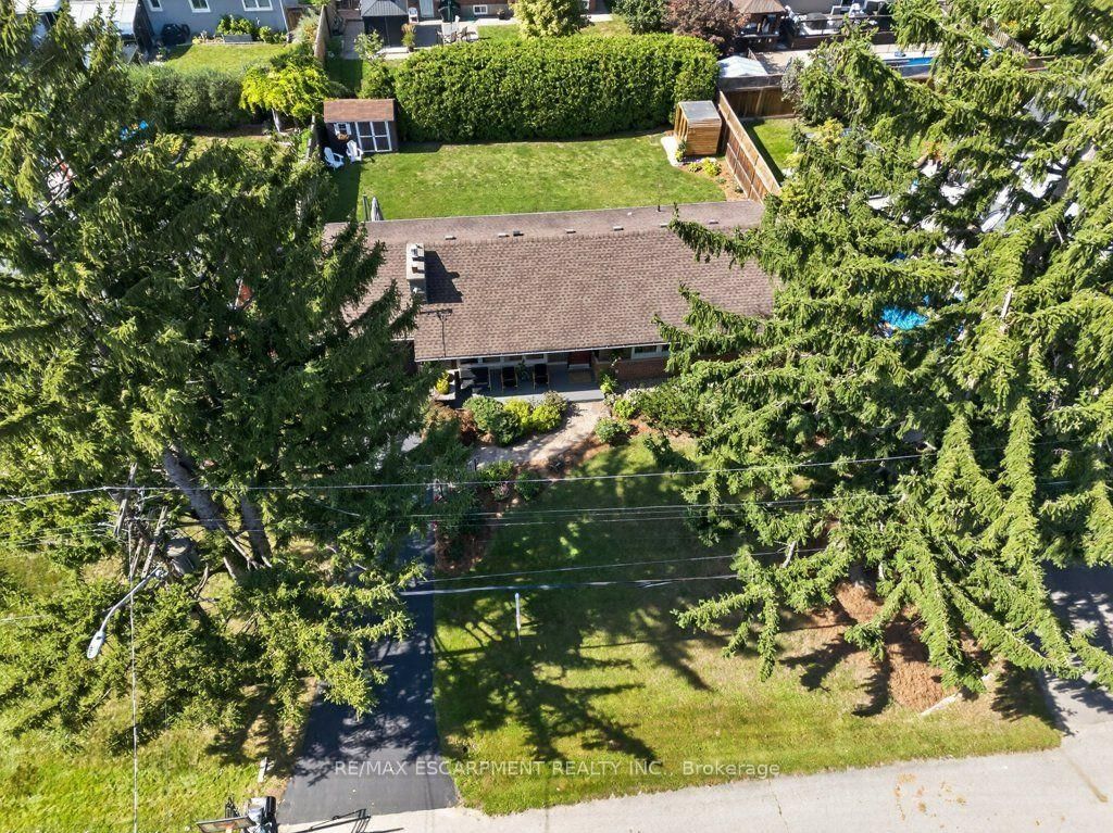 395 Lark Avenue • Burlington, ON photo 46