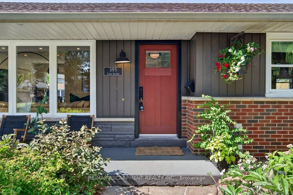 395 Lark Avenue • Burlington, ON photo 5