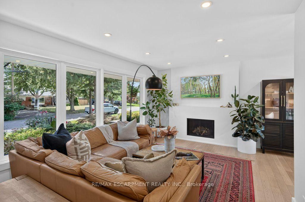 395 Lark Avenue • Burlington, ON photo 7