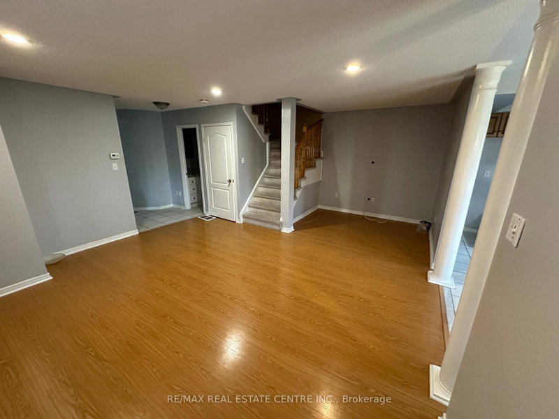 104 Native Landing Crescent