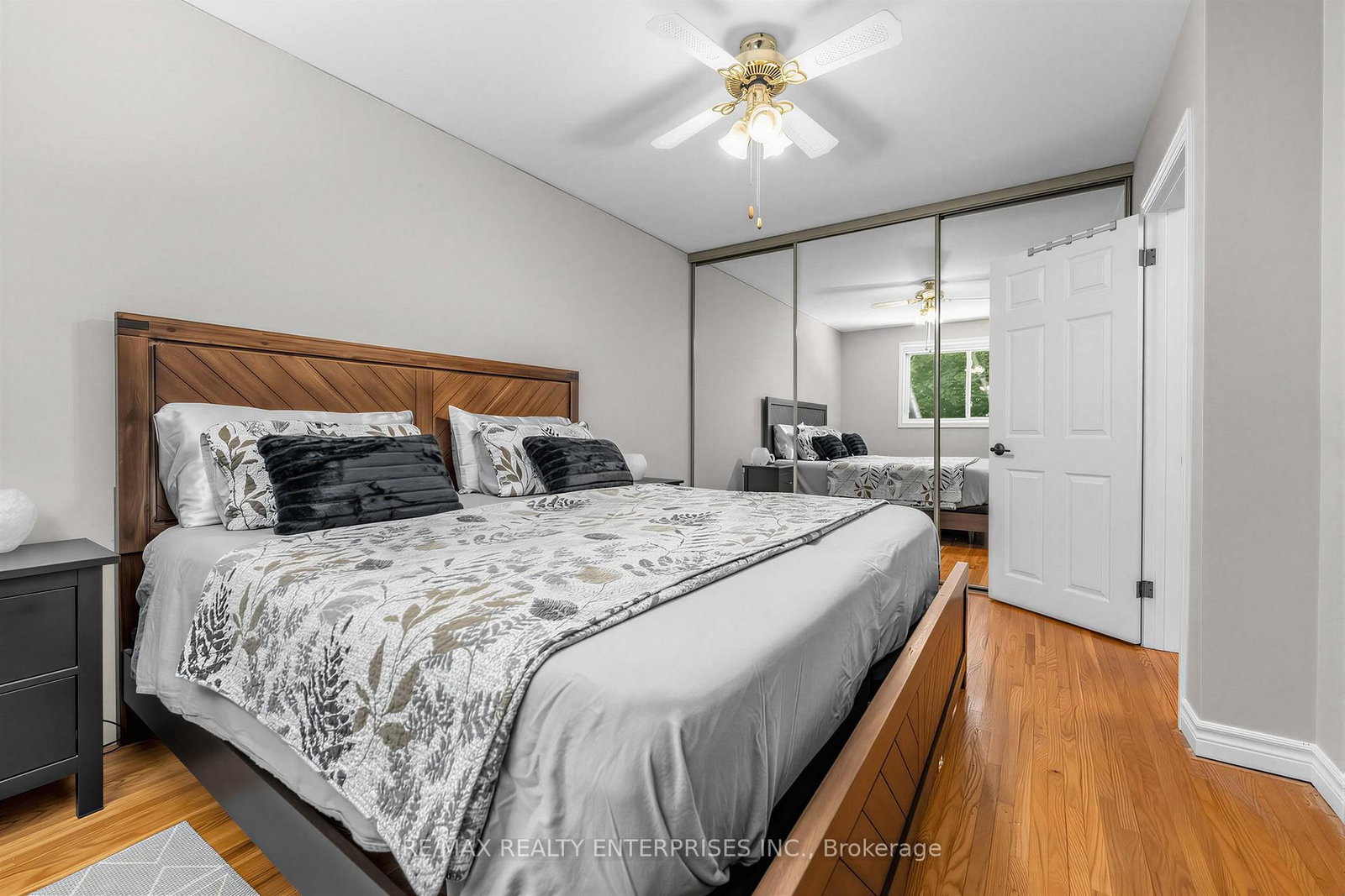 1535 Thetford Court • Mississauga, ON photo 16