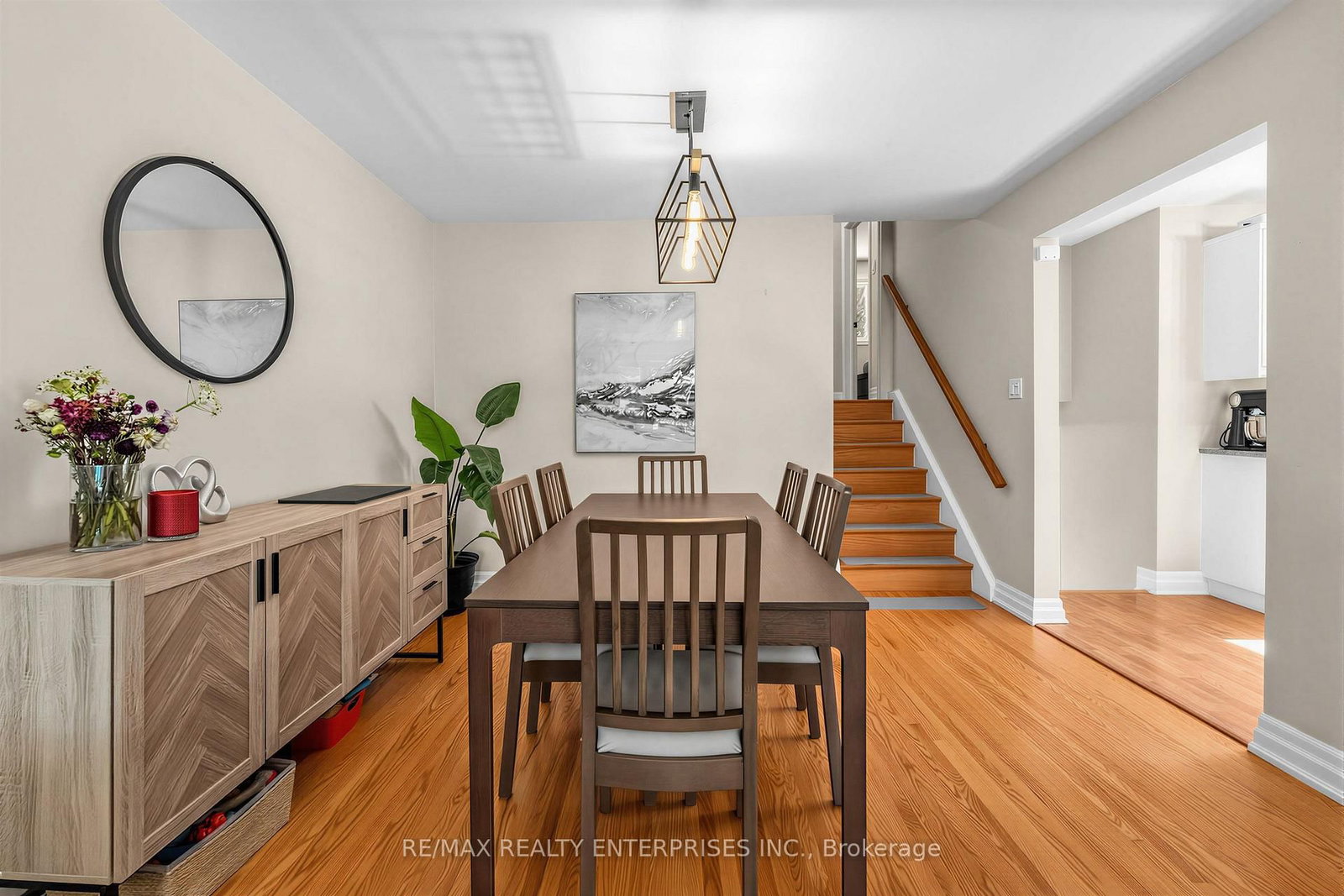 1535 Thetford Court • Mississauga, ON photo 8