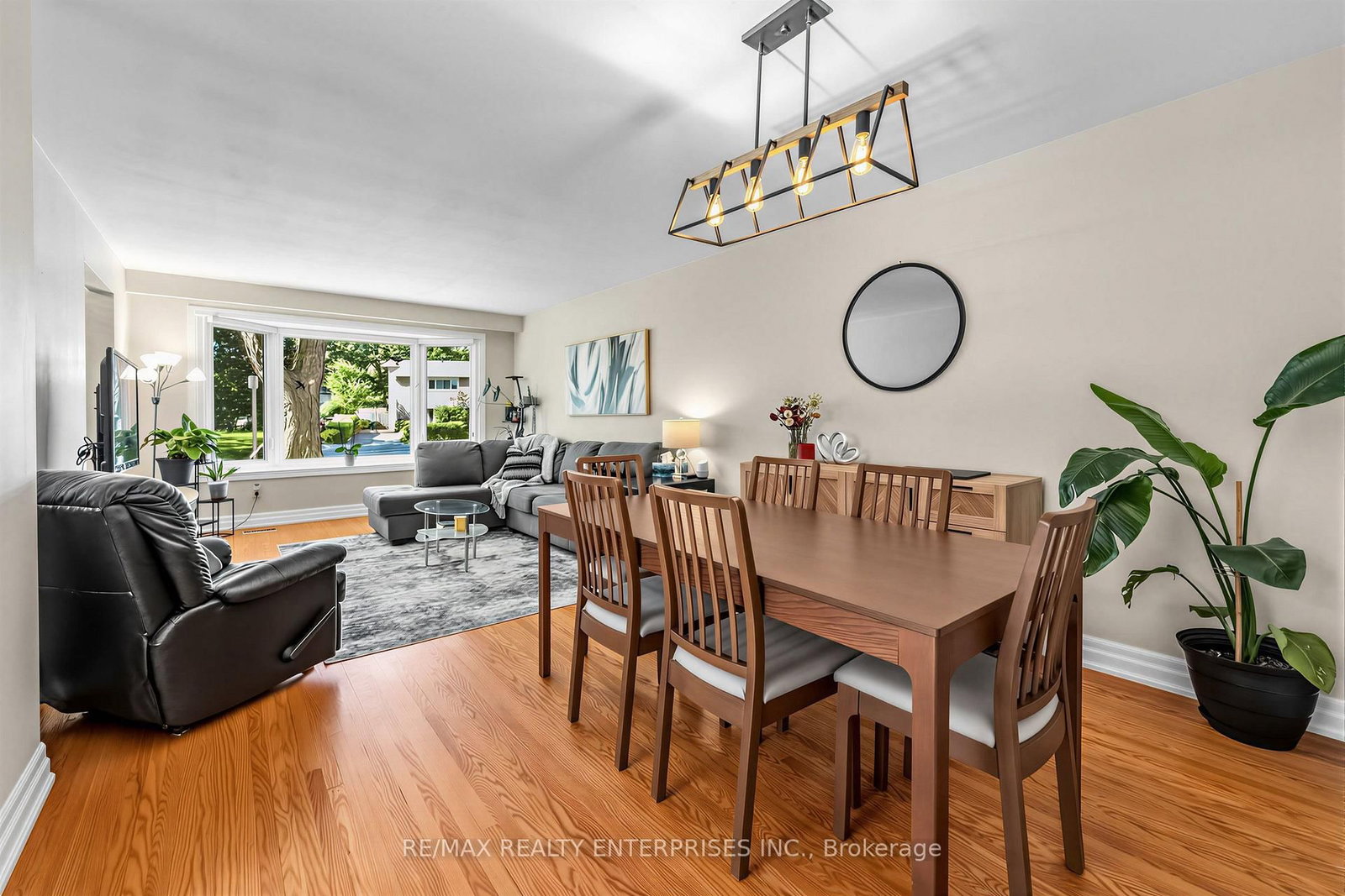1535 Thetford Court • Mississauga, ON photo 9