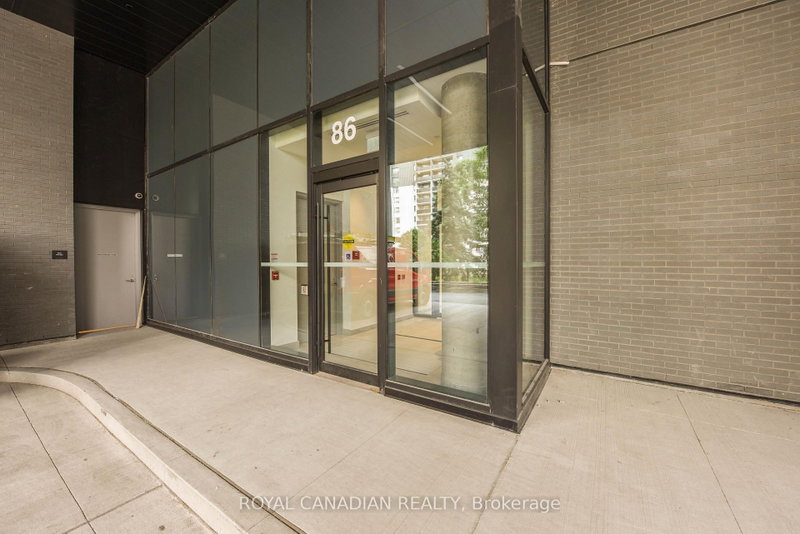 805 - 86 Dundas Street E