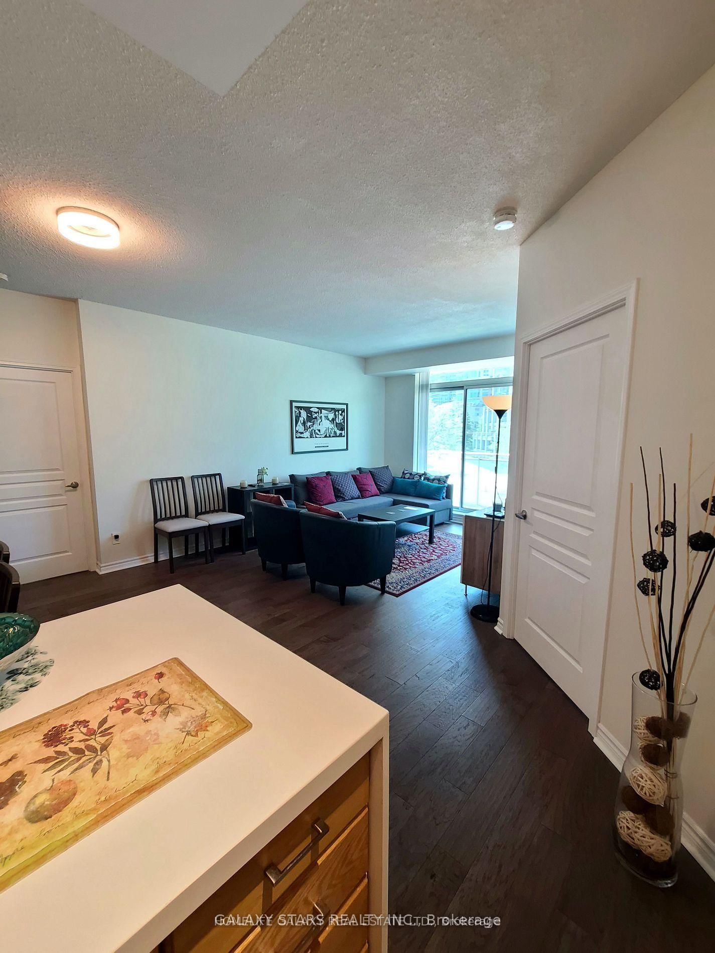 205 - 5 Marine Parade Drive, Toronto 5